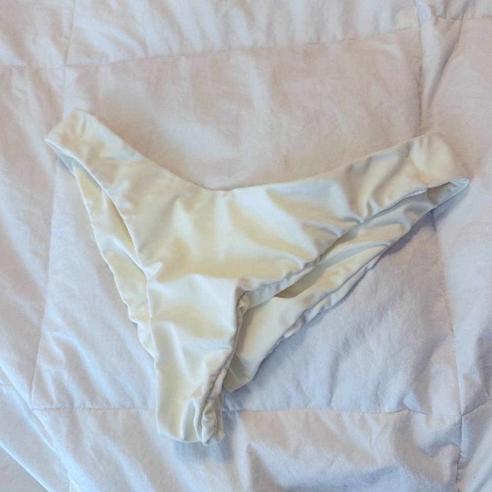 NWOT Beach babes swimwear cheeky bottom L